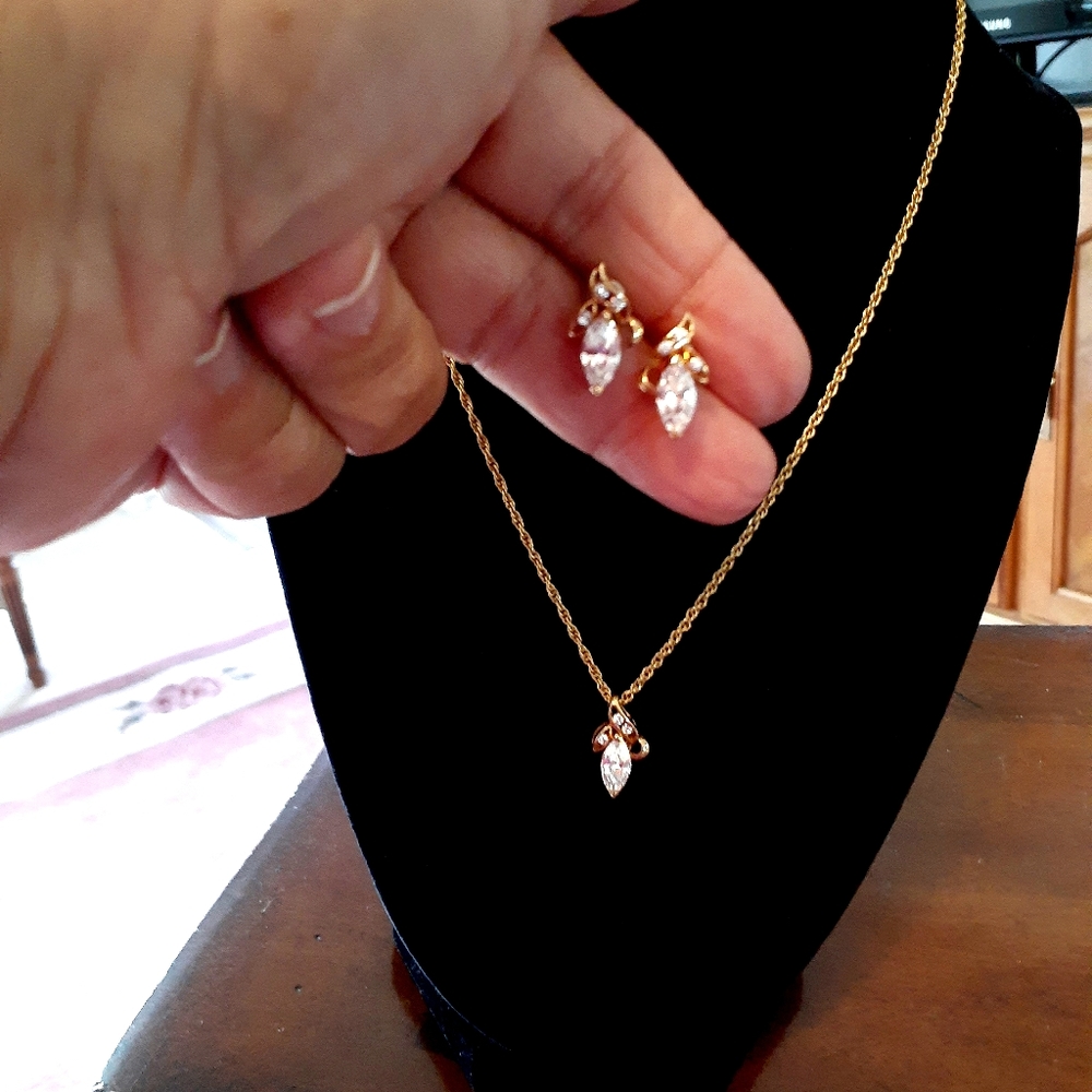 Necklace &  pierced earrings set  CZ 19" chain gold tone metal looks so …